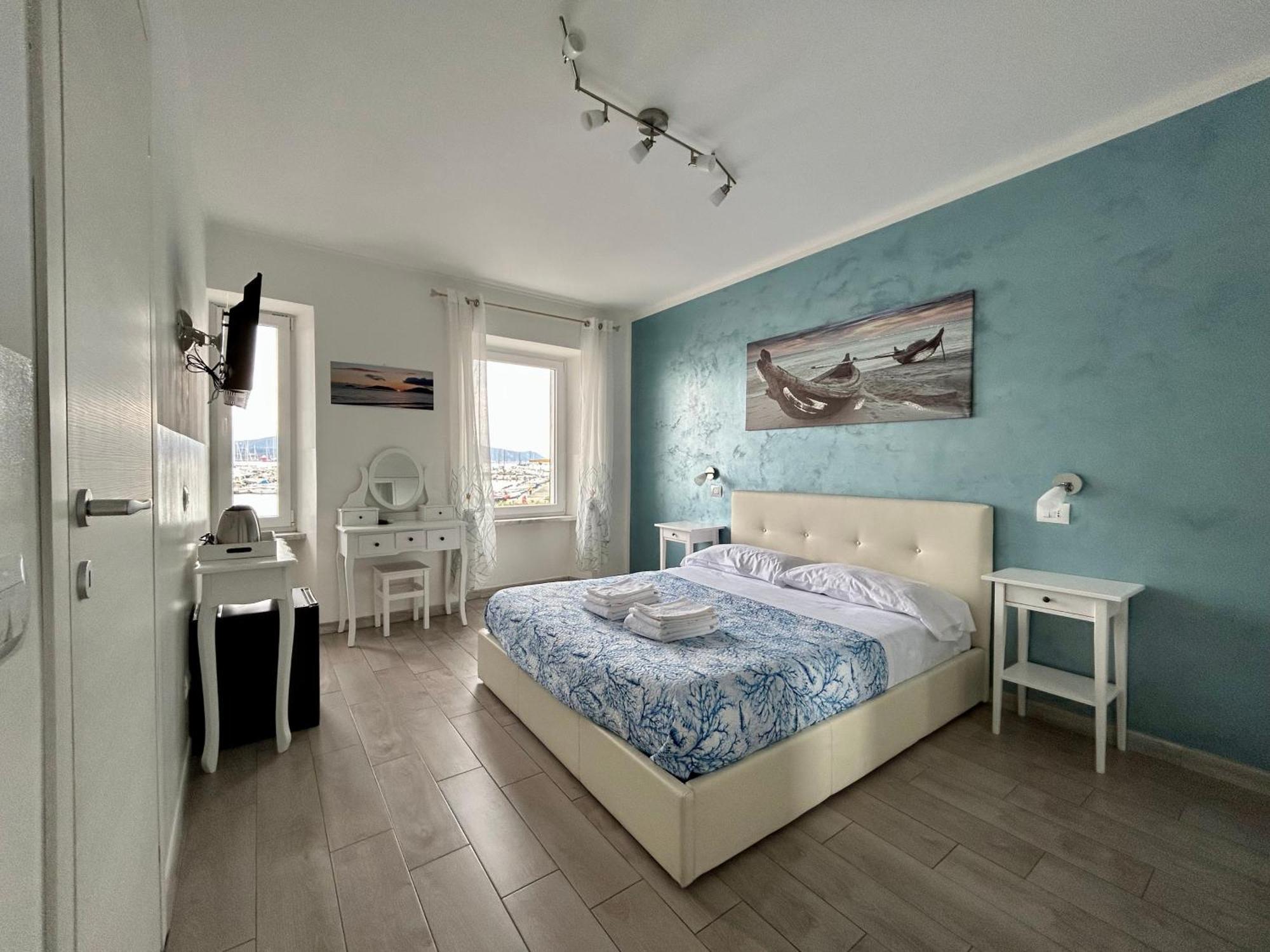 Fezzano / Portovenere Stilish Double Rooms With Sea View, Balcony Or Small Courtyard ภายนอก รูปภาพ