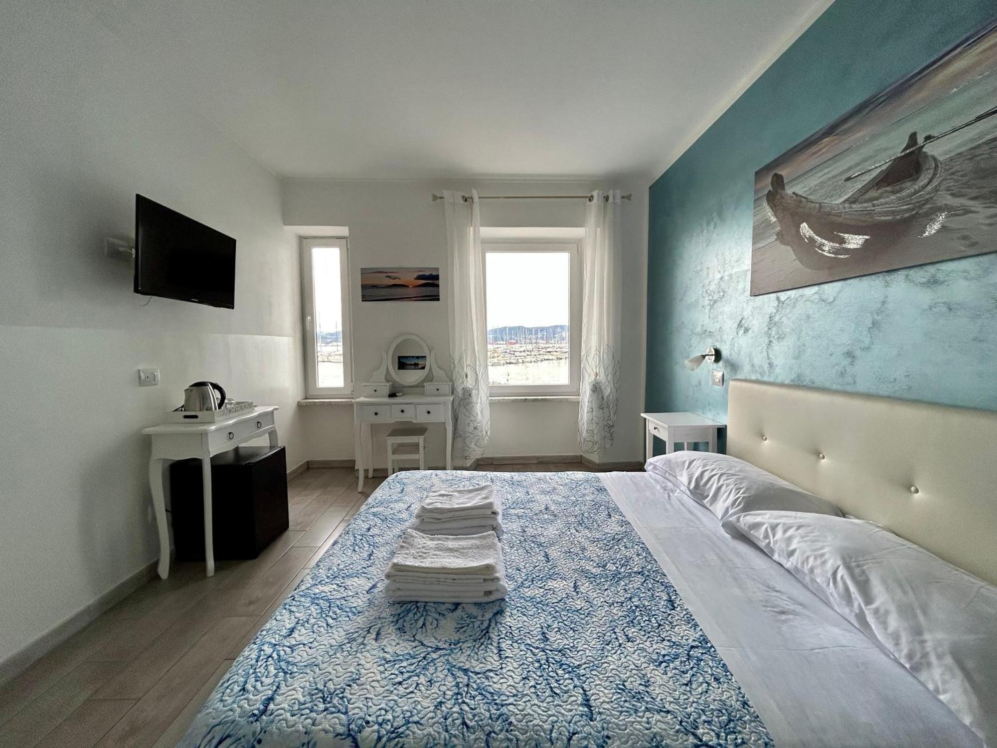 Fezzano / Portovenere Stilish Double Rooms With Sea View, Balcony Or Small Courtyard ภายนอก รูปภาพ