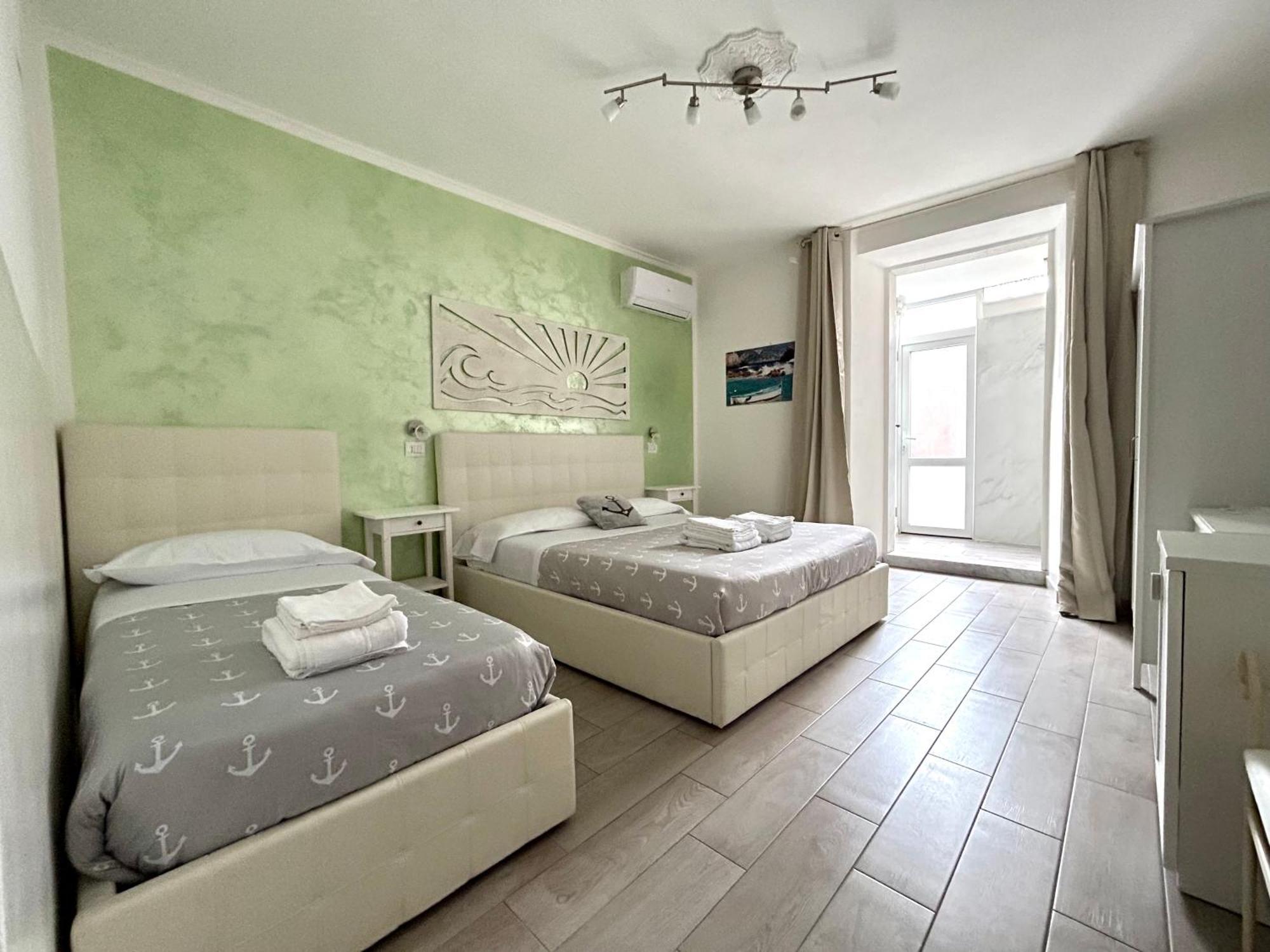 Fezzano / Portovenere Stilish Double Rooms With Sea View, Balcony Or Small Courtyard ภายนอก รูปภาพ